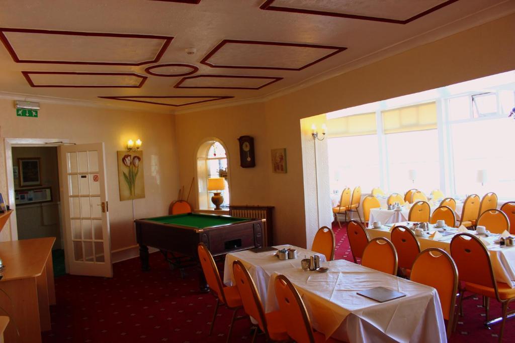 The Colwyn Hotel - Near Pleasure Beach Blackpool Bagian luar foto