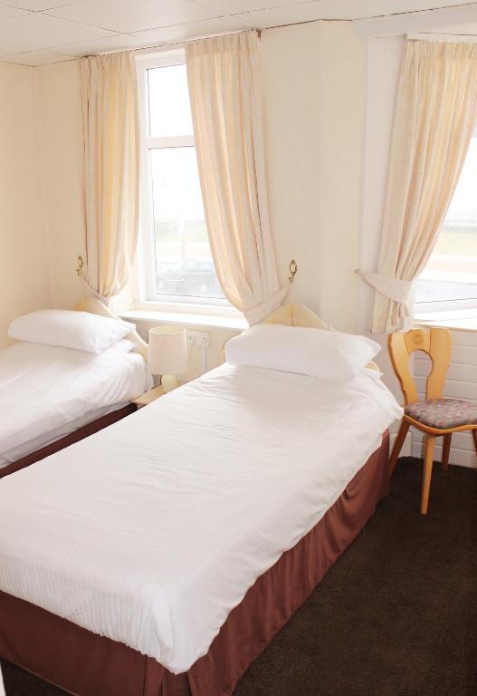 The Colwyn Hotel - Near Pleasure Beach Blackpool Bagian luar foto