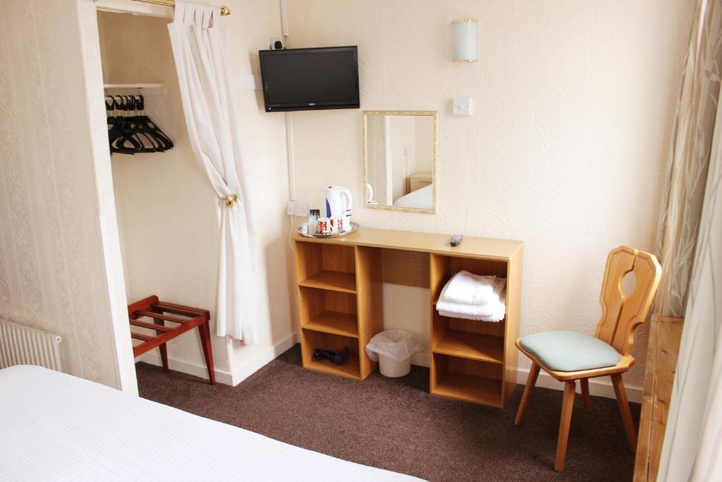 The Colwyn Hotel - Near Pleasure Beach Blackpool Bagian luar foto