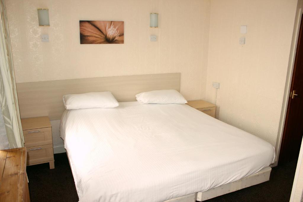 The Colwyn Hotel - Near Pleasure Beach Blackpool Bagian luar foto