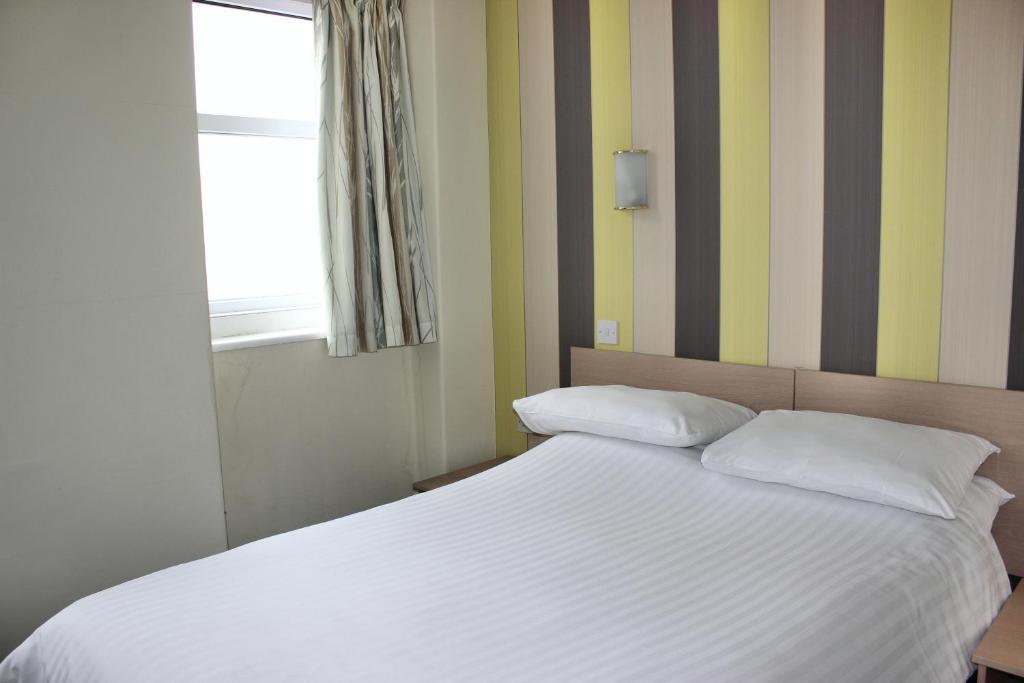 The Colwyn Hotel - Near Pleasure Beach Blackpool Bagian luar foto