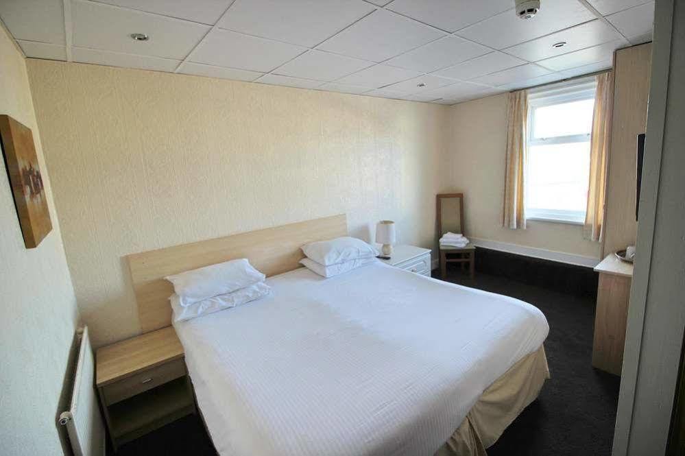 The Colwyn Hotel - Near Pleasure Beach Blackpool Bagian luar foto