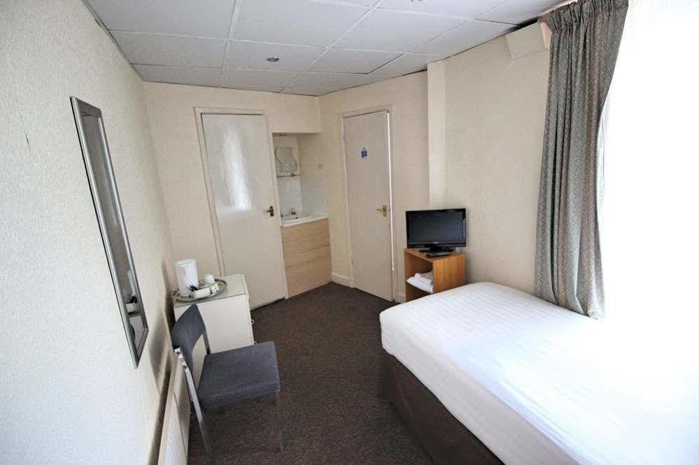 The Colwyn Hotel - Near Pleasure Beach Blackpool Bagian luar foto