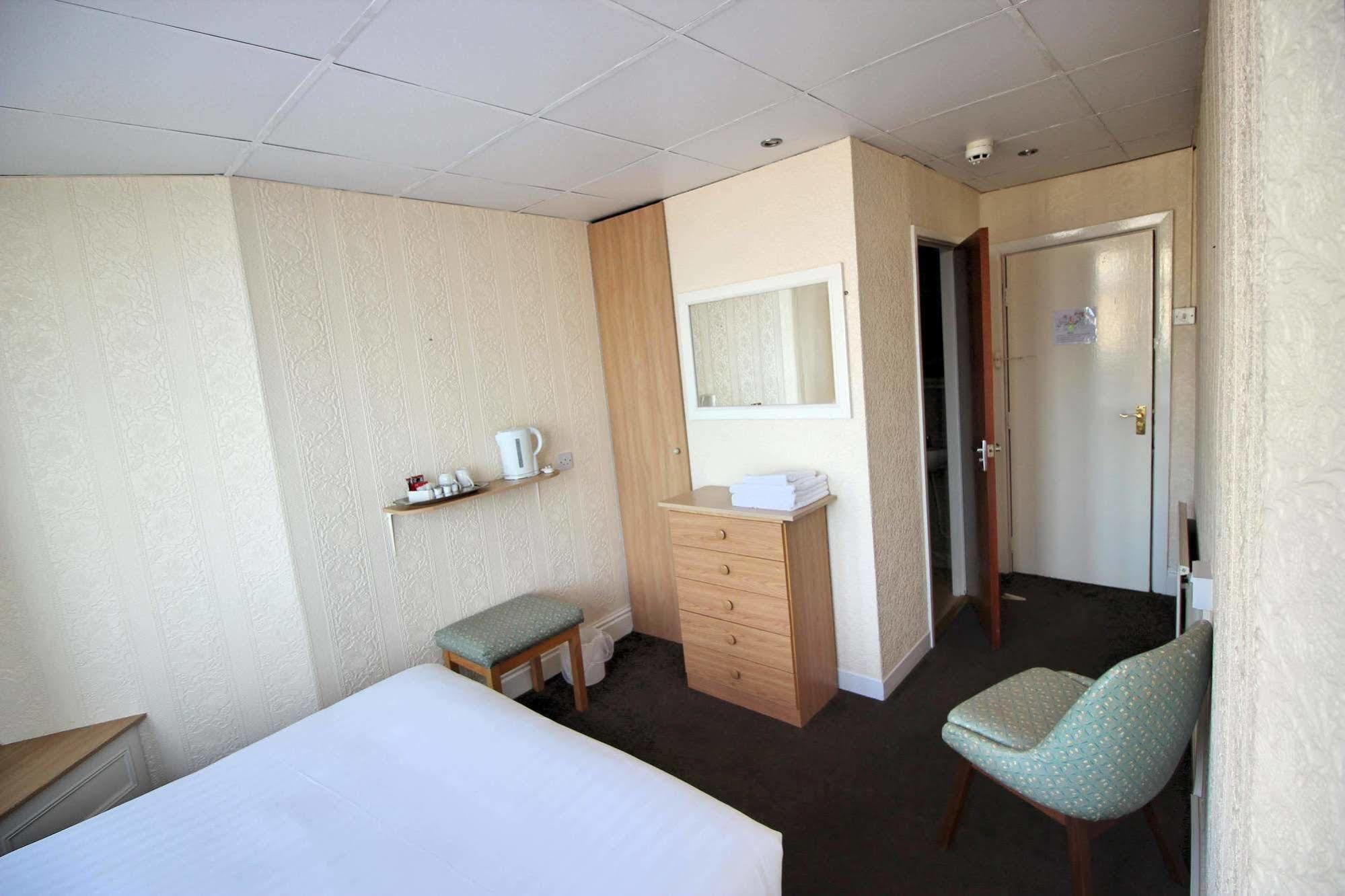The Colwyn Hotel - Near Pleasure Beach Blackpool Bagian luar foto