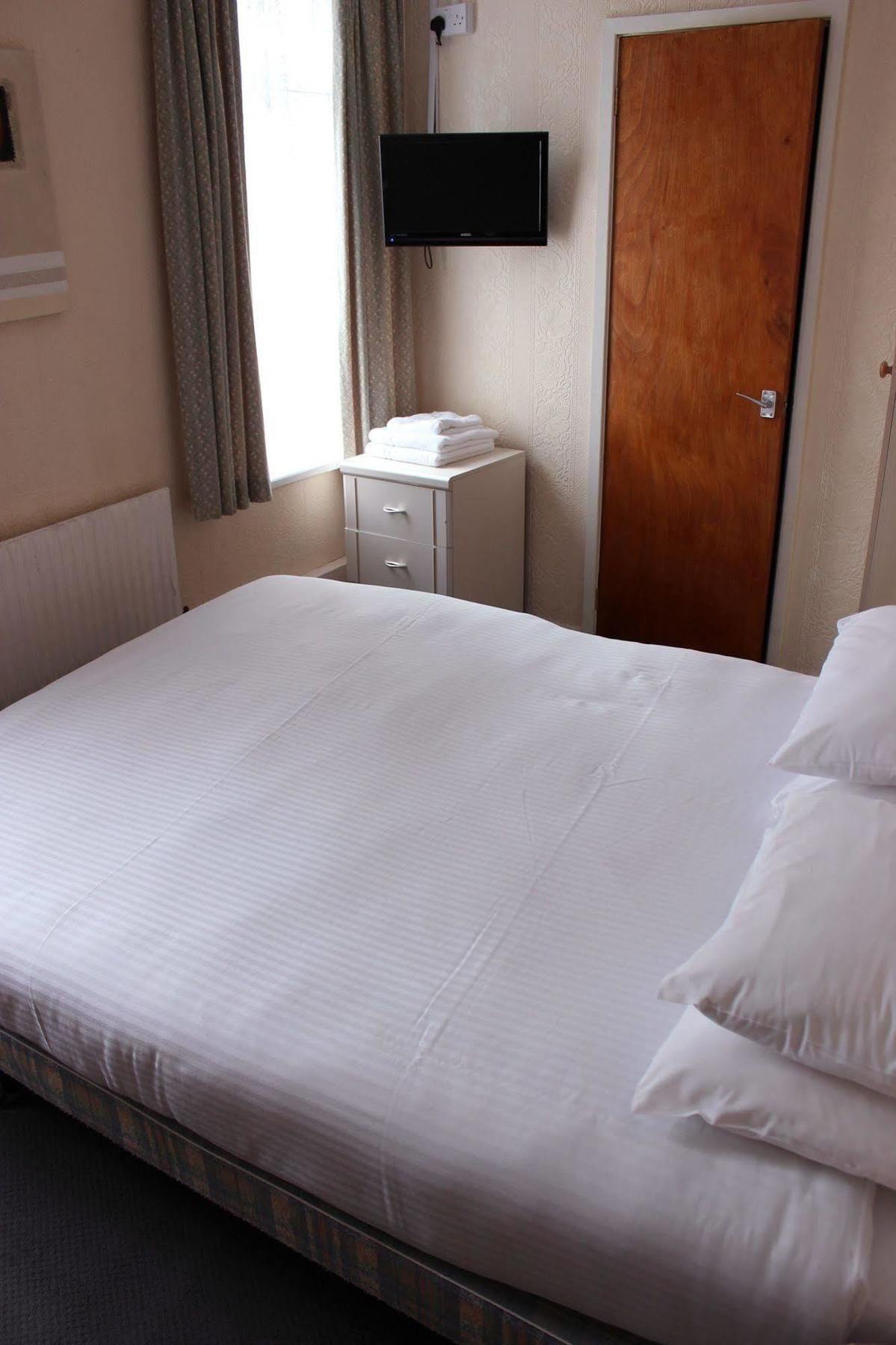 The Colwyn Hotel - Near Pleasure Beach Blackpool Bagian luar foto