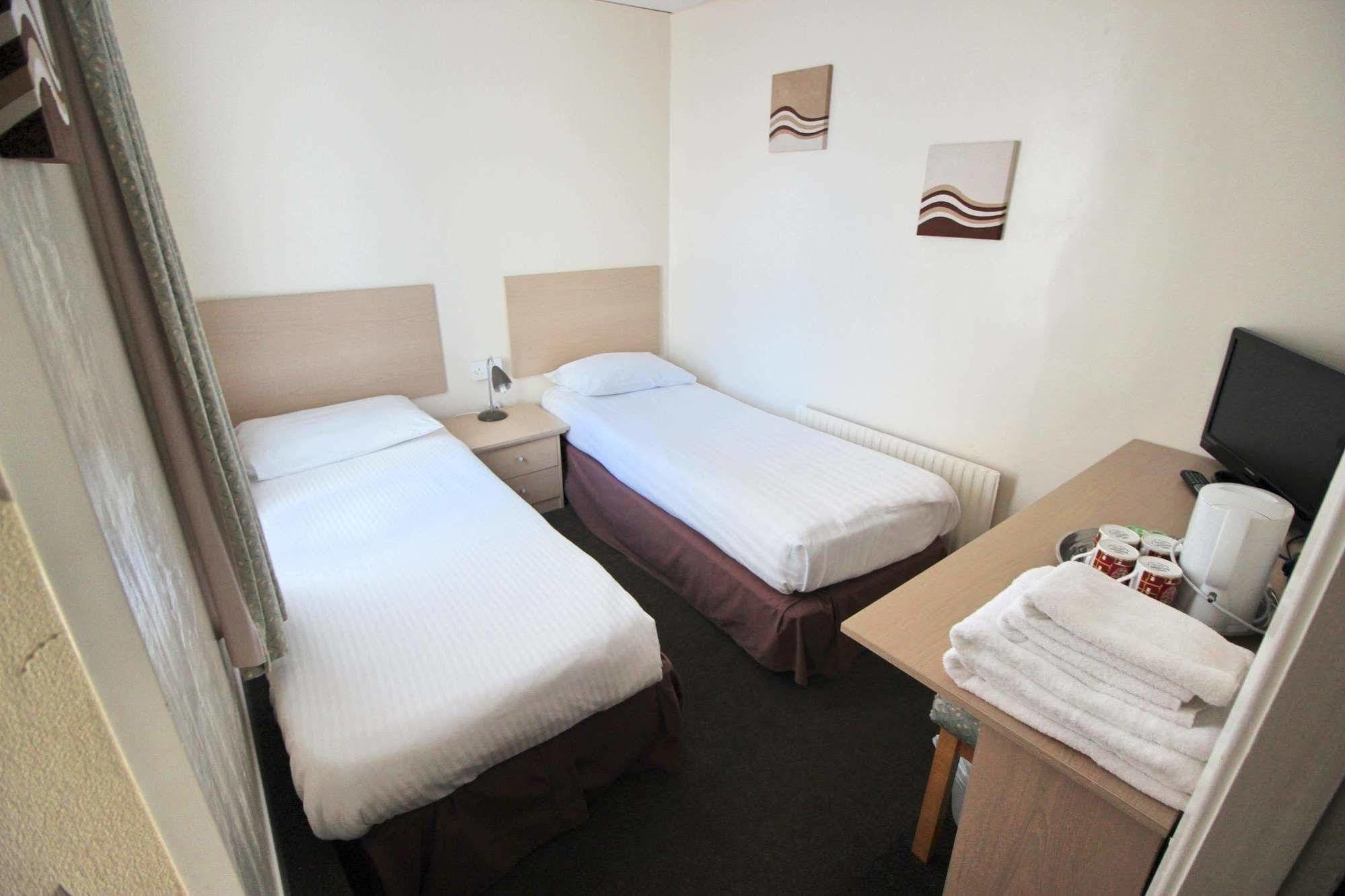 The Colwyn Hotel - Near Pleasure Beach Blackpool Bagian luar foto
