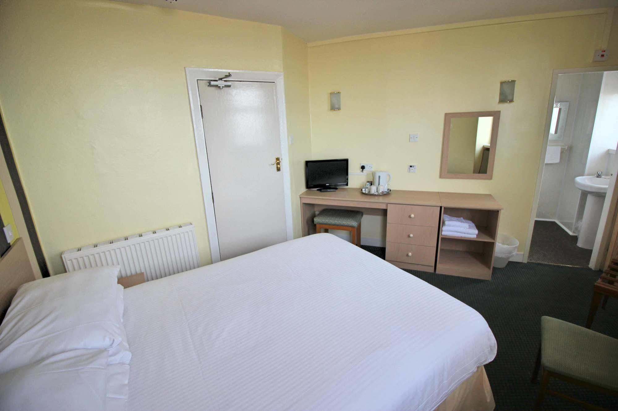 The Colwyn Hotel - Near Pleasure Beach Blackpool Bagian luar foto