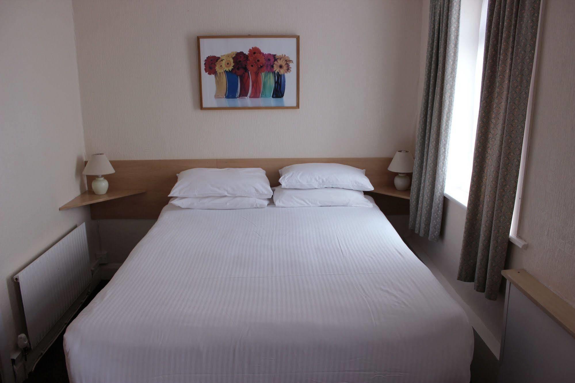 The Colwyn Hotel - Near Pleasure Beach Blackpool Bagian luar foto