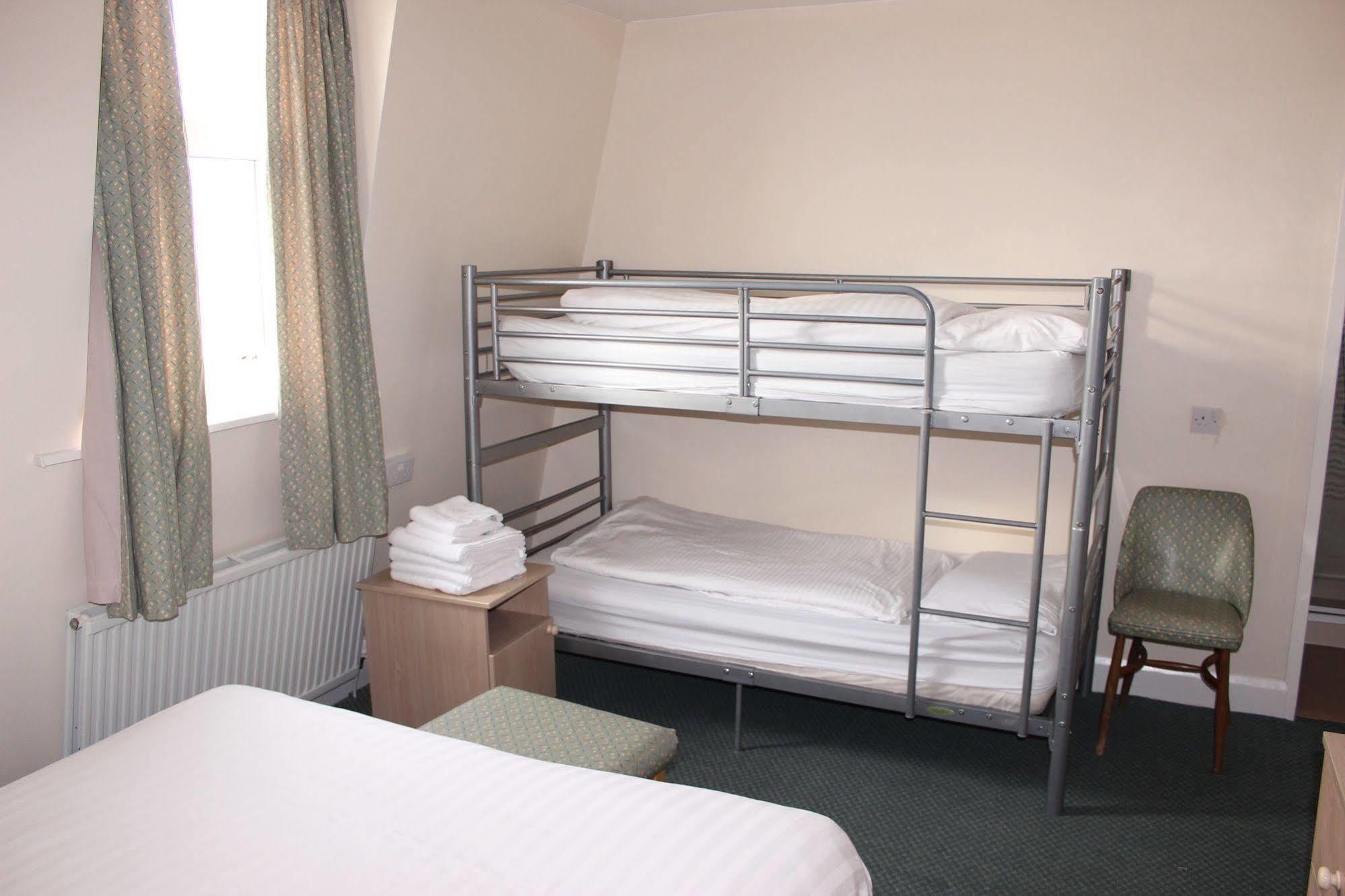 The Colwyn Hotel - Near Pleasure Beach Blackpool Bagian luar foto