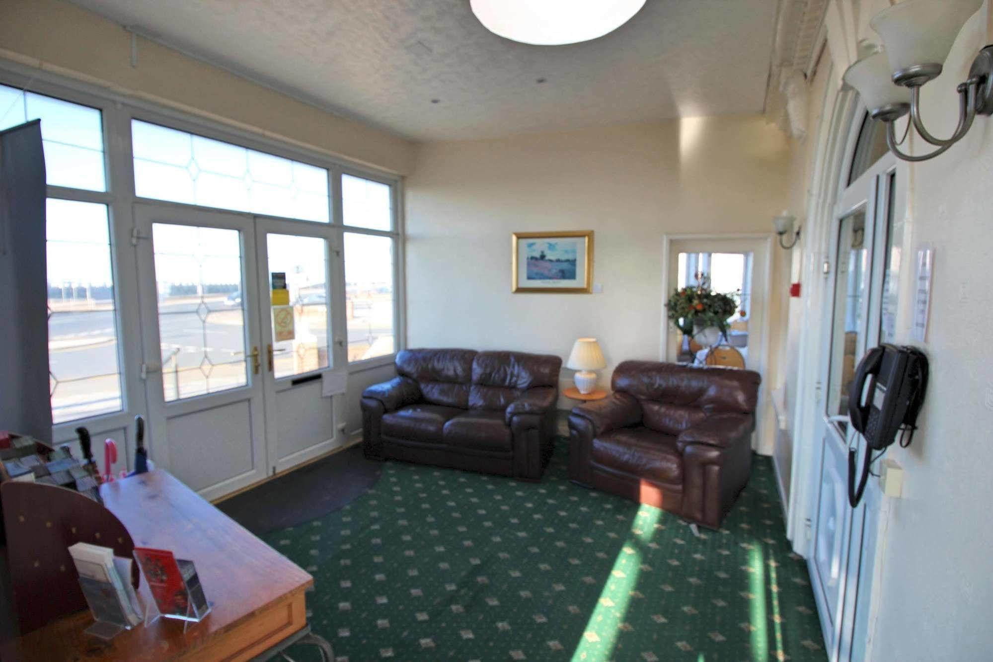 The Colwyn Hotel - Near Pleasure Beach Blackpool Bagian luar foto